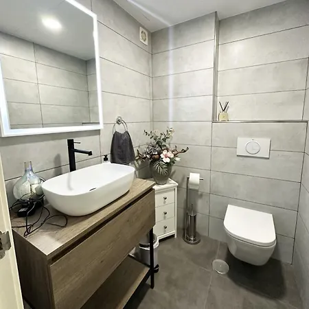 Apartamento 2 Bedroom With Terrace And Pool