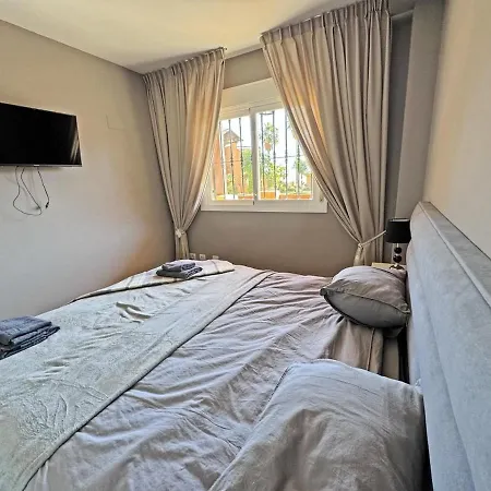 2 Bedroom With Terrace And Pool *